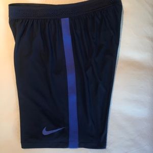Nike men’s Aeroswift Soccer short M in blue